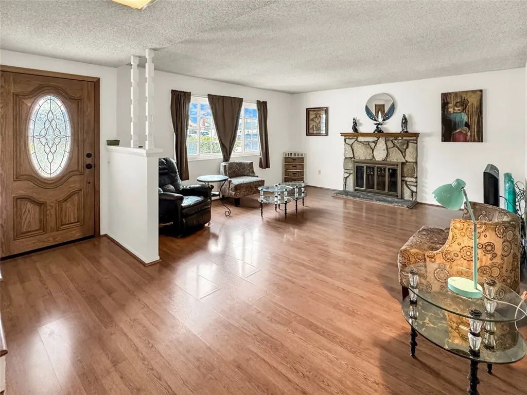 10415 Valley View Avenue, Whittier, California 90604 home-pic-3